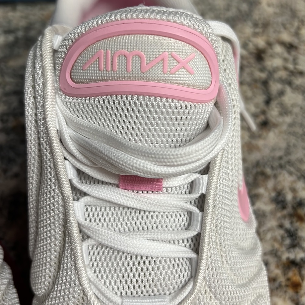 Nike Airmax 720 Athletic shoes 🌸🌺 - Picture 10 of 12
